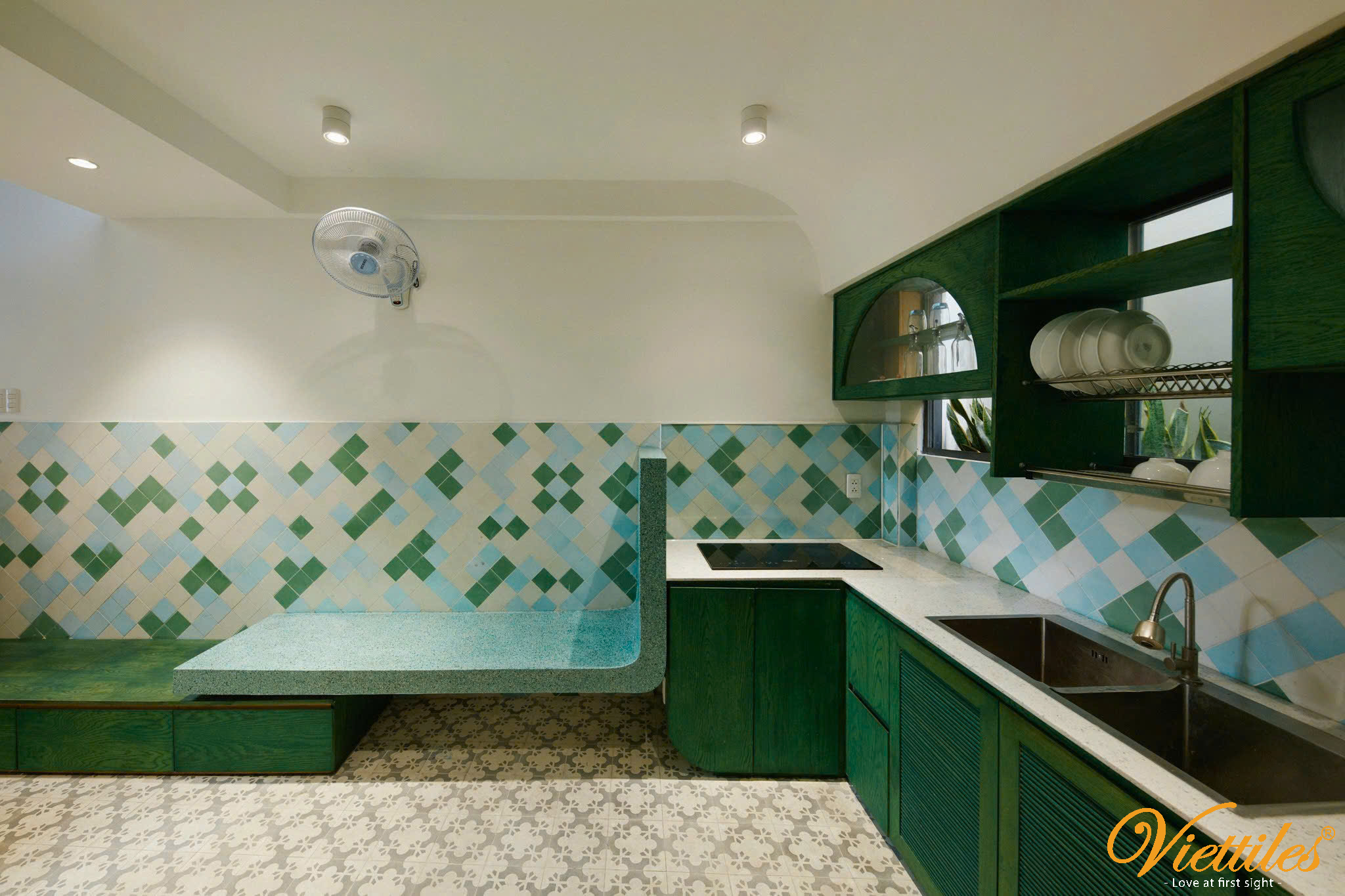 تطبيق بلاط الأسمنت في المطبخ – حلول المواد الخضراء لمساحات المعيشة الحديثة